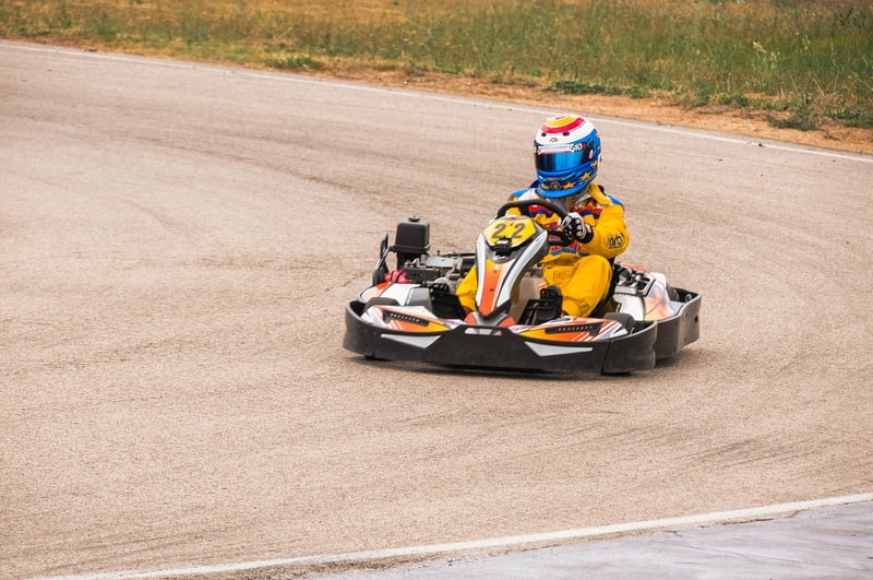 Maîtrisez les virages en karting : conseils de pilotage incontournables 2026