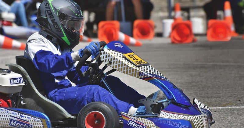 Freinage en karting : comment améliorer sa technique virage après virage